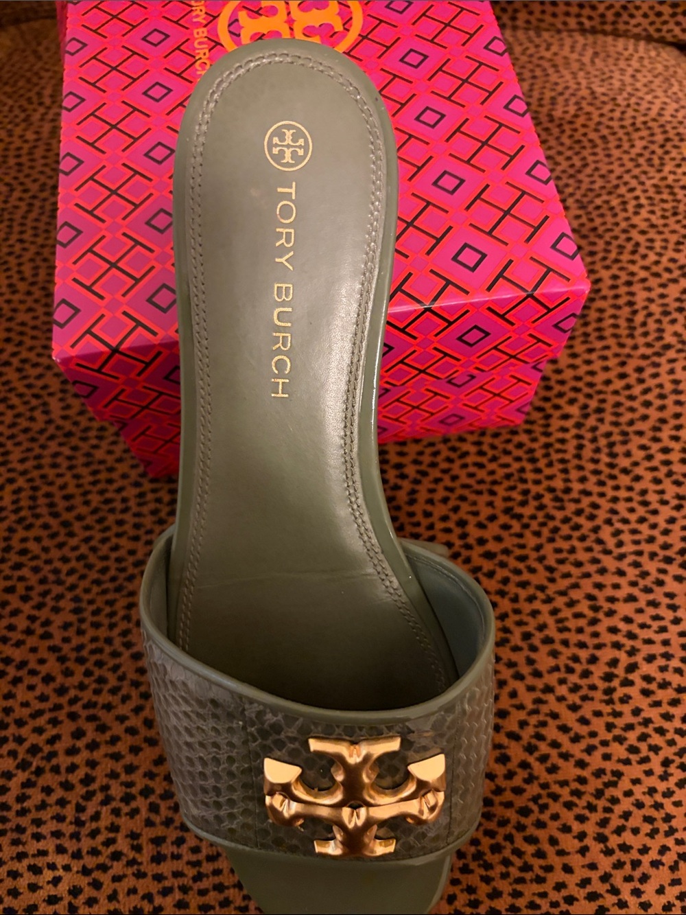 Tory Burch Olive Green Slide Sandals with Gold Logo - Picture 4 of 4
